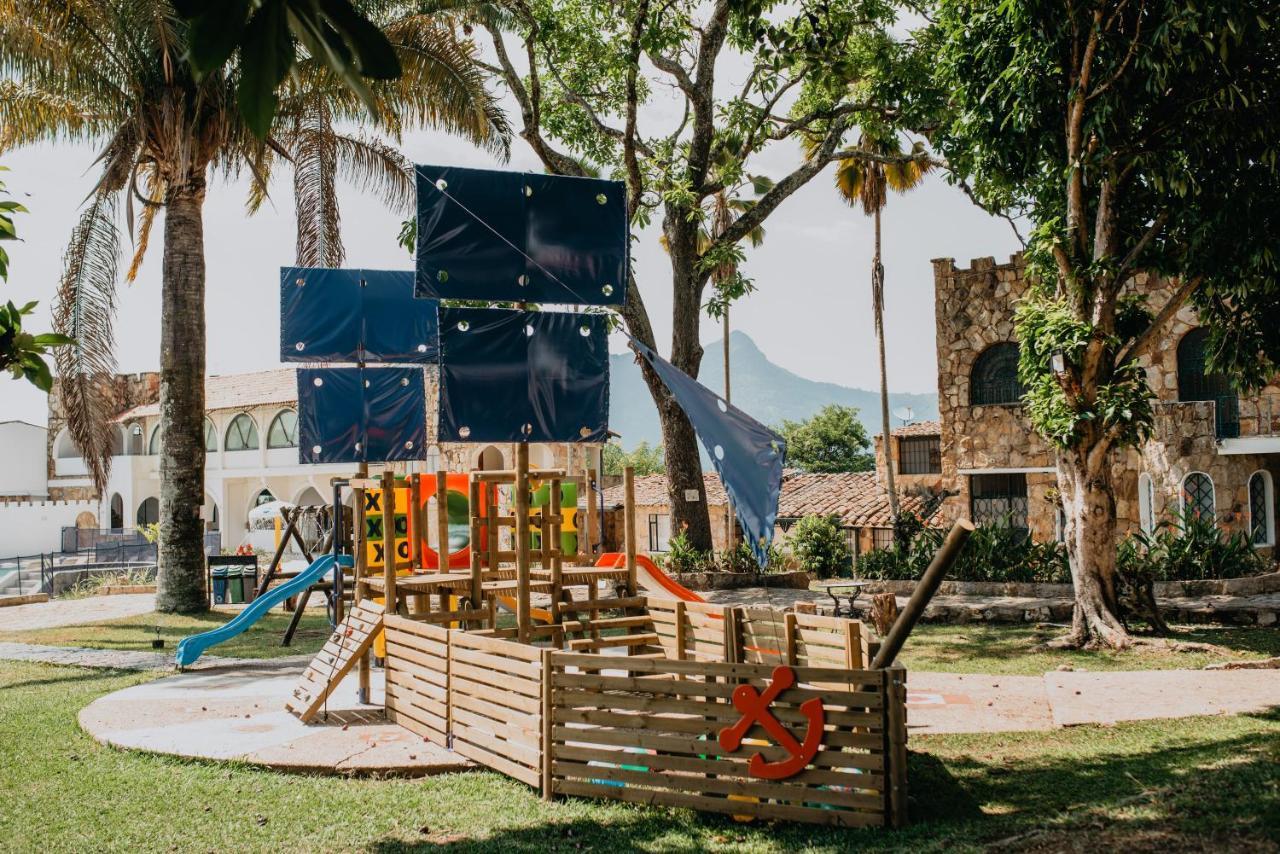Hotel El Castillo Chinauta Ngoại thất bức ảnh