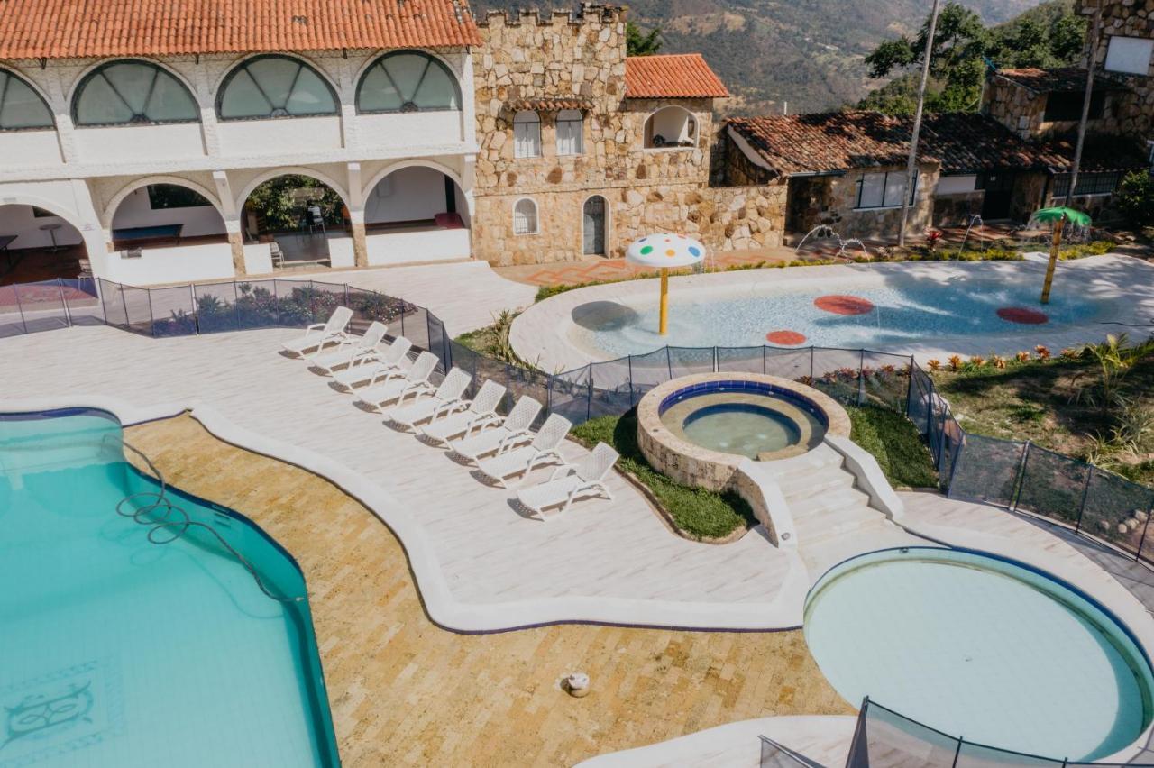 Hotel El Castillo Chinauta Ngoại thất bức ảnh