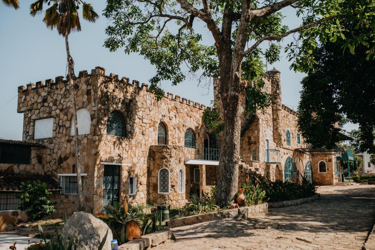 Hotel El Castillo Chinauta Ngoại thất bức ảnh