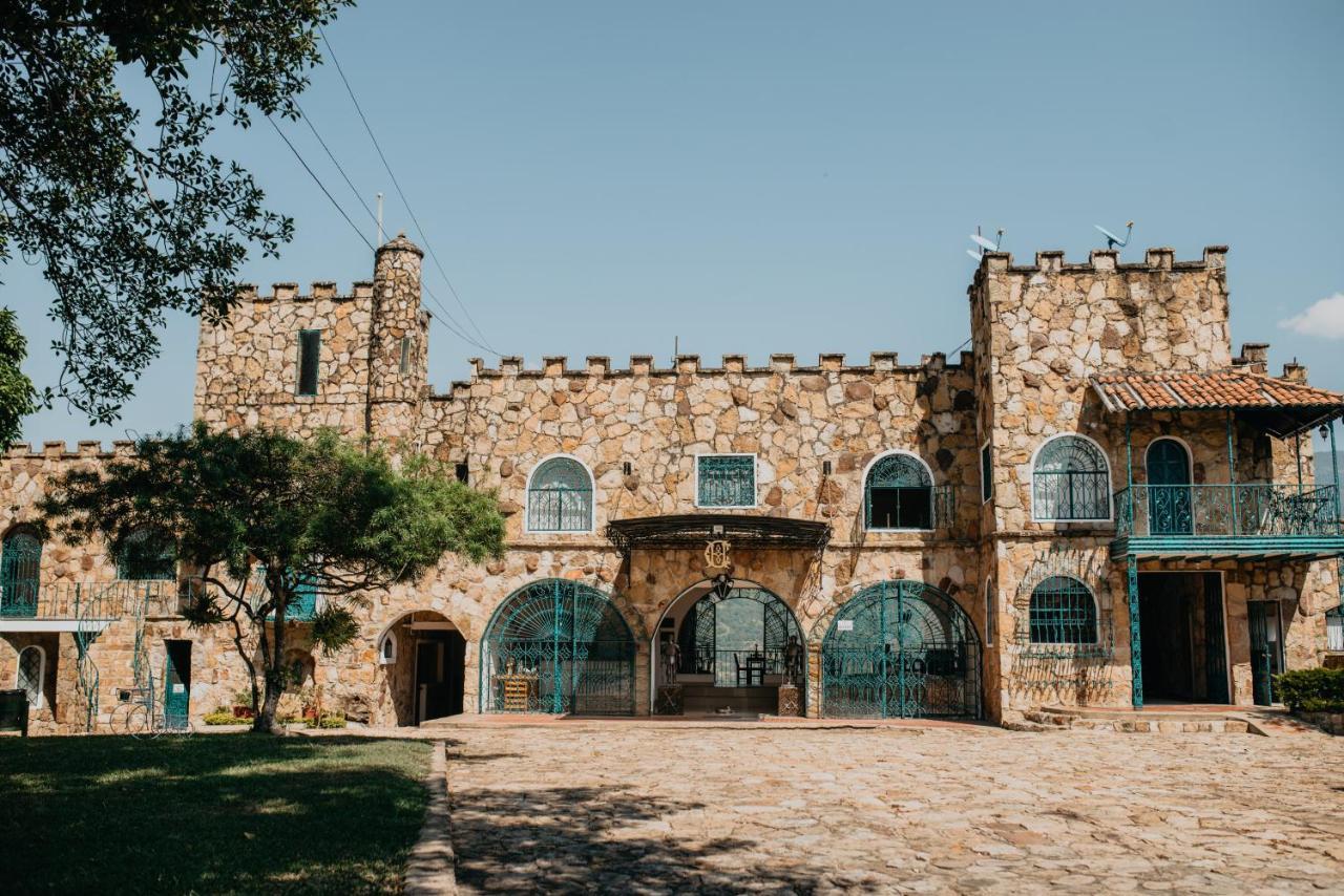 Hotel El Castillo Chinauta Ngoại thất bức ảnh