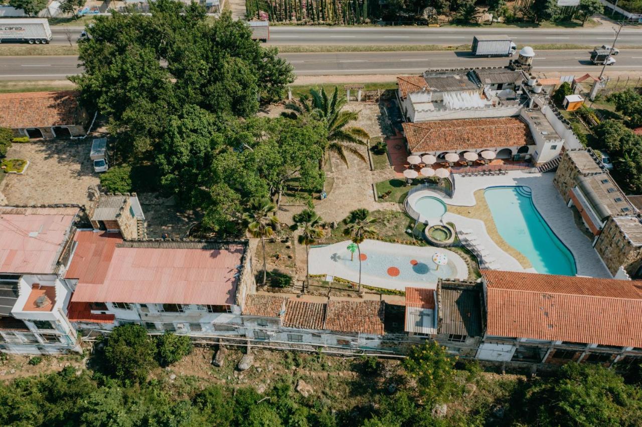 Hotel El Castillo Chinauta Ngoại thất bức ảnh