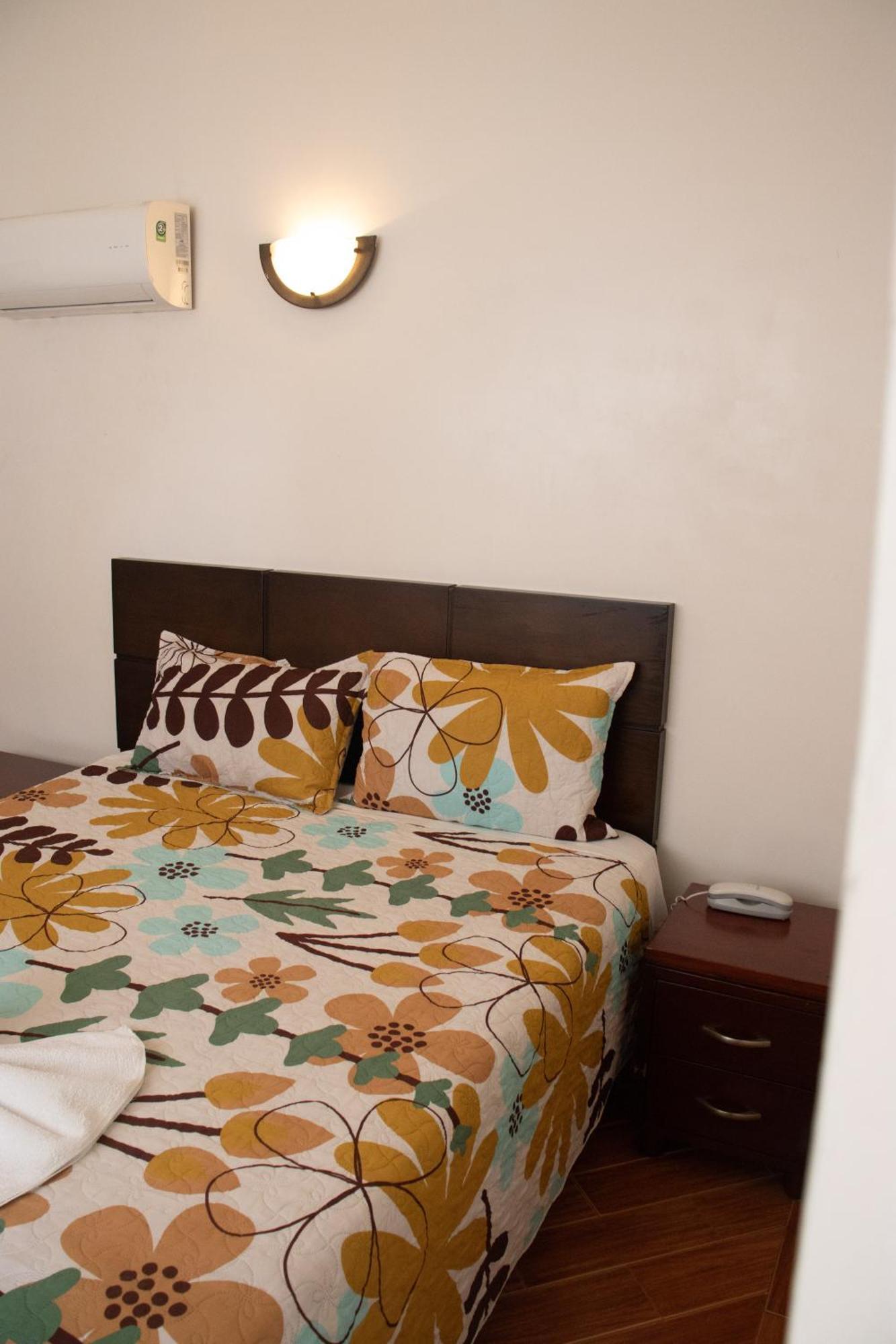 Hotel El Castillo Chinauta Ngoại thất bức ảnh