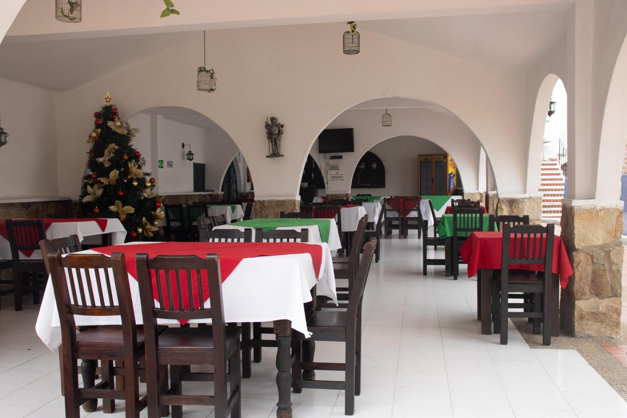 Hotel El Castillo Chinauta Ngoại thất bức ảnh