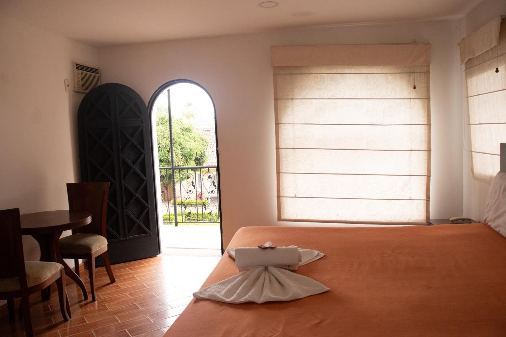 Hotel El Castillo Chinauta Ngoại thất bức ảnh