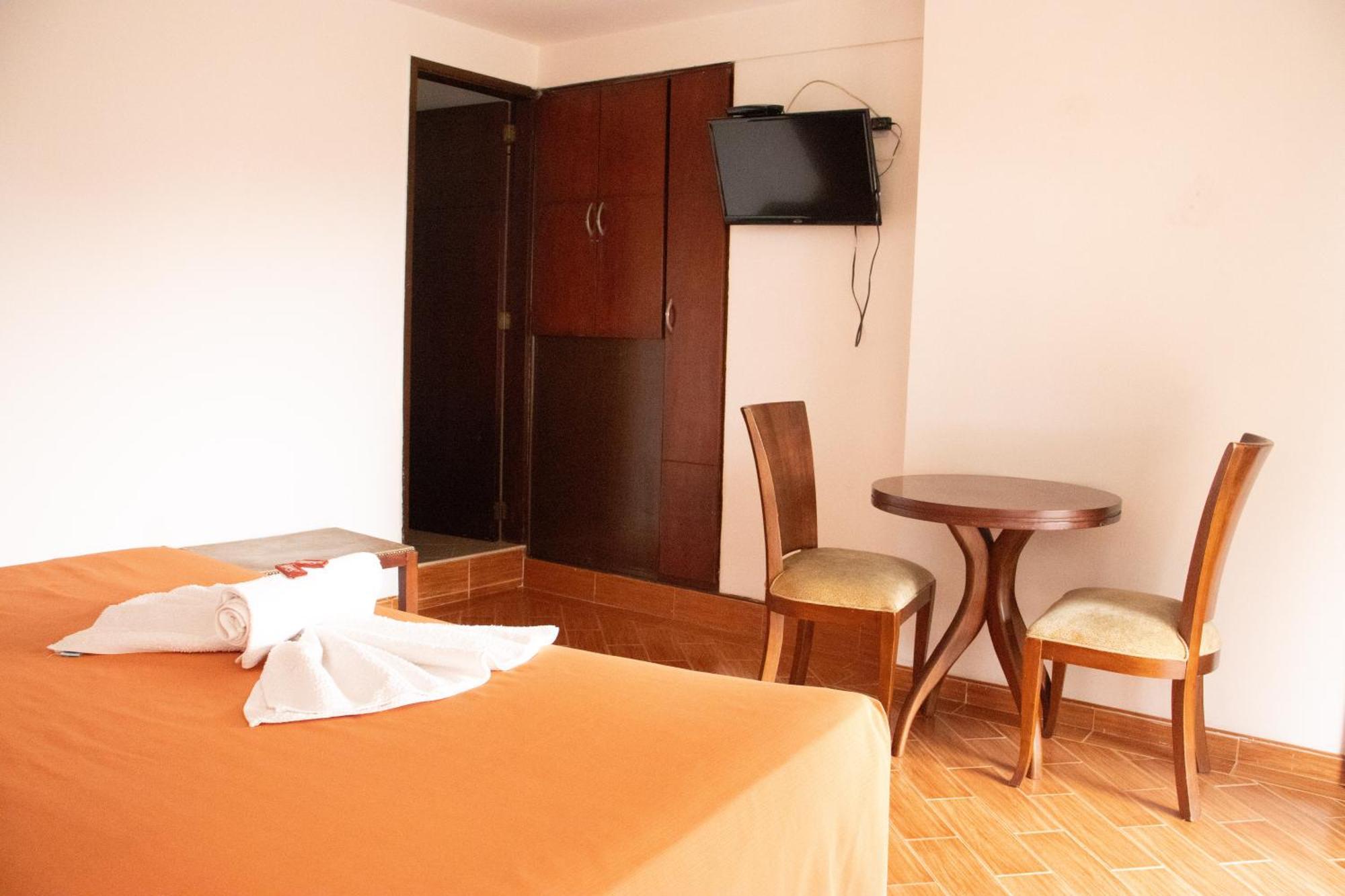 Hotel El Castillo Chinauta Ngoại thất bức ảnh