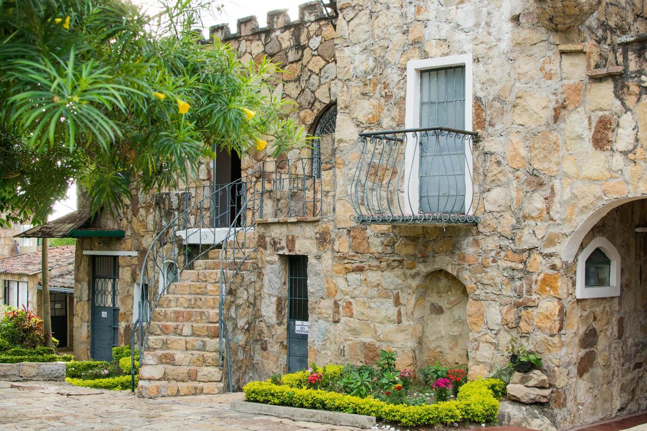 Hotel El Castillo Chinauta Ngoại thất bức ảnh
