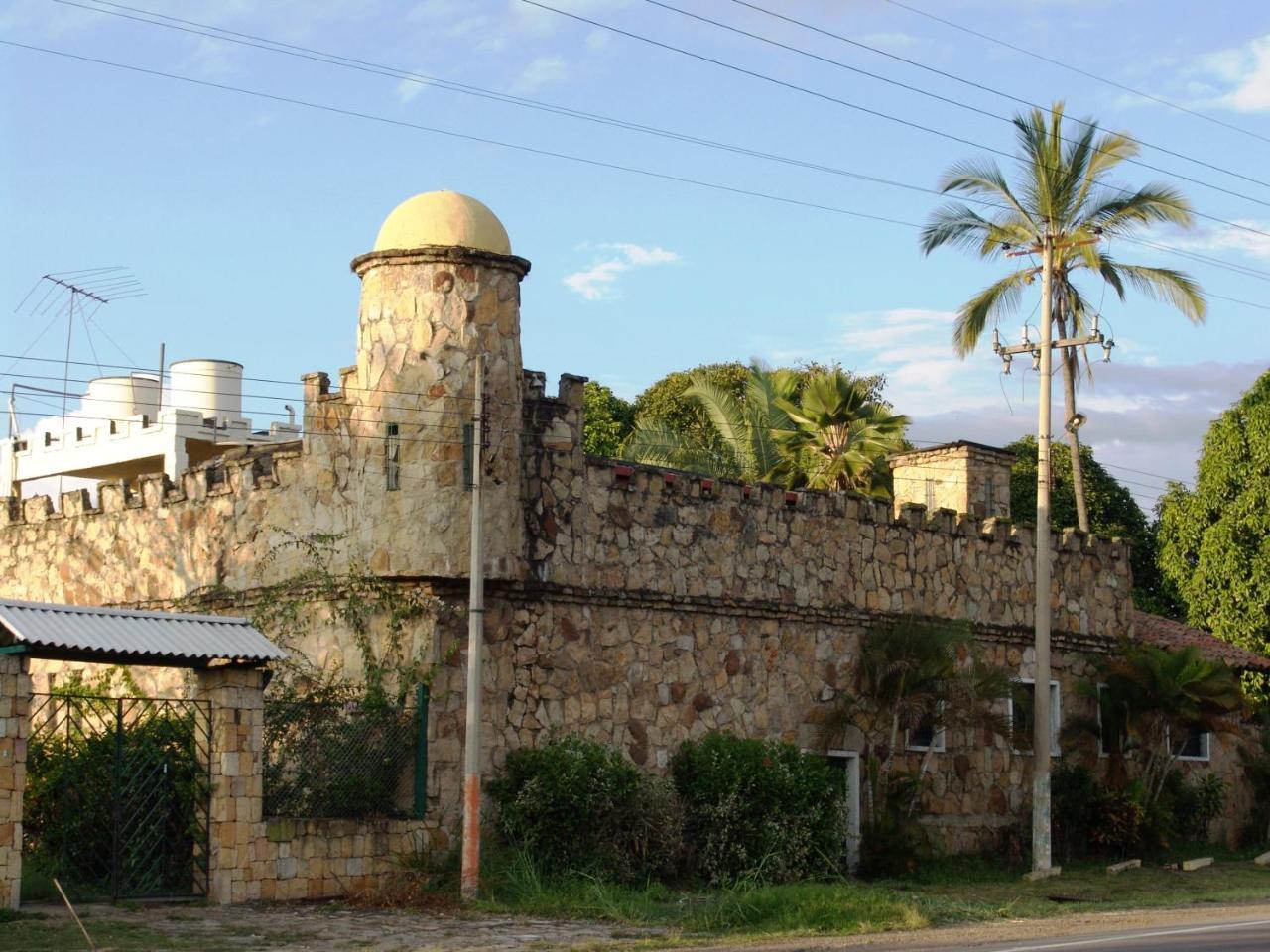 Hotel El Castillo Chinauta Ngoại thất bức ảnh